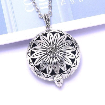 1pcs Aroma Diffuser Necklace Open Antique Vintage Lockets Pendant Perfume Essential Oil Aromatherapy Locket Necklace With Pads - ItemBear.com